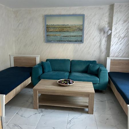 Sweet White In City Belgrado Buitenkant foto