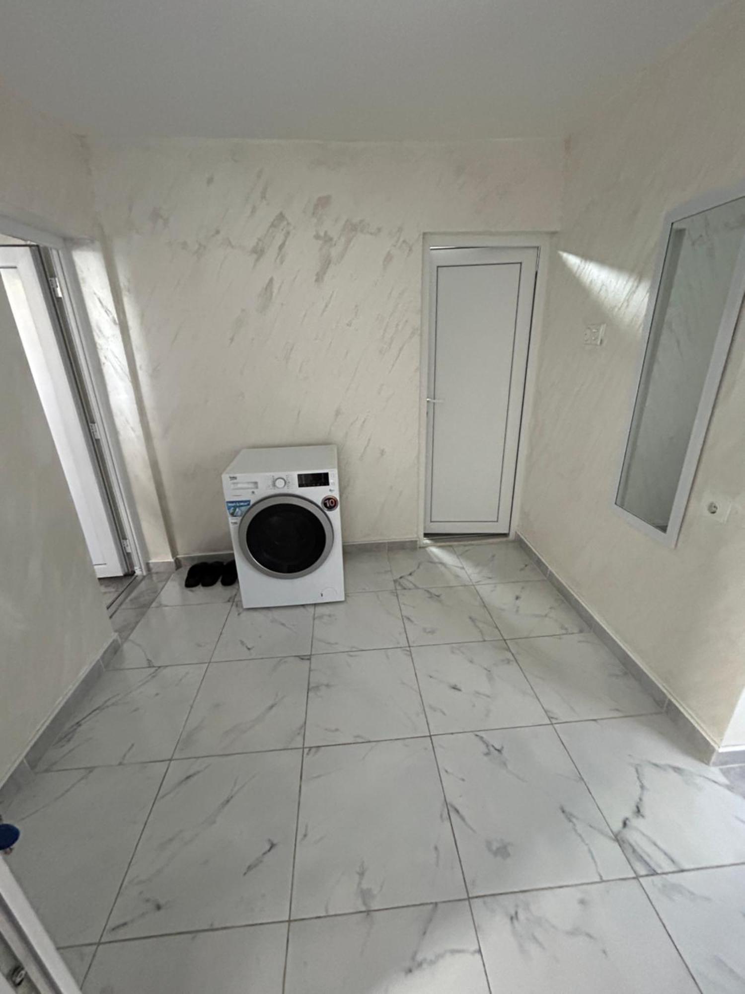 Sweet White In City Belgrado Buitenkant foto