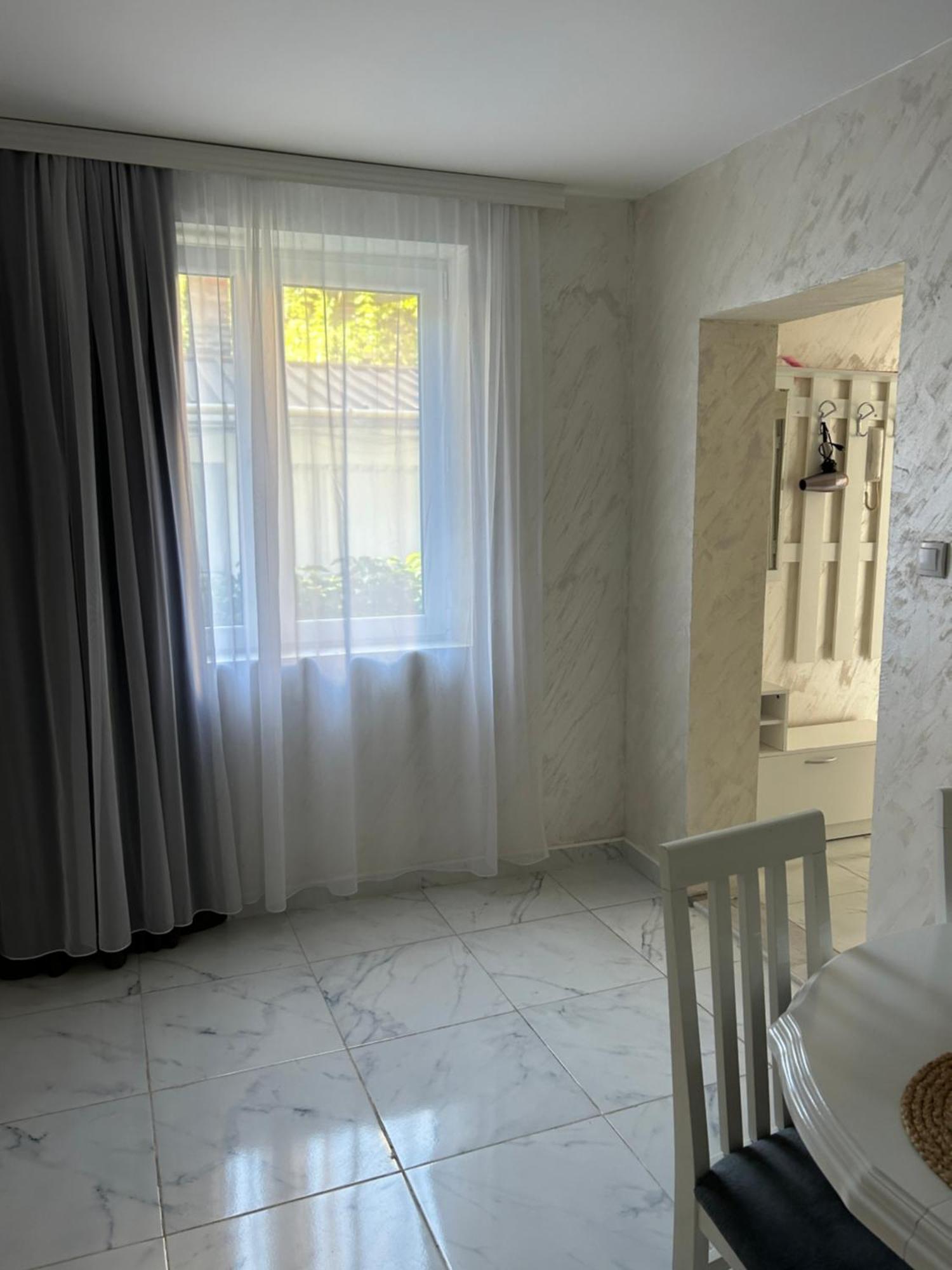 Sweet White In City Belgrado Buitenkant foto