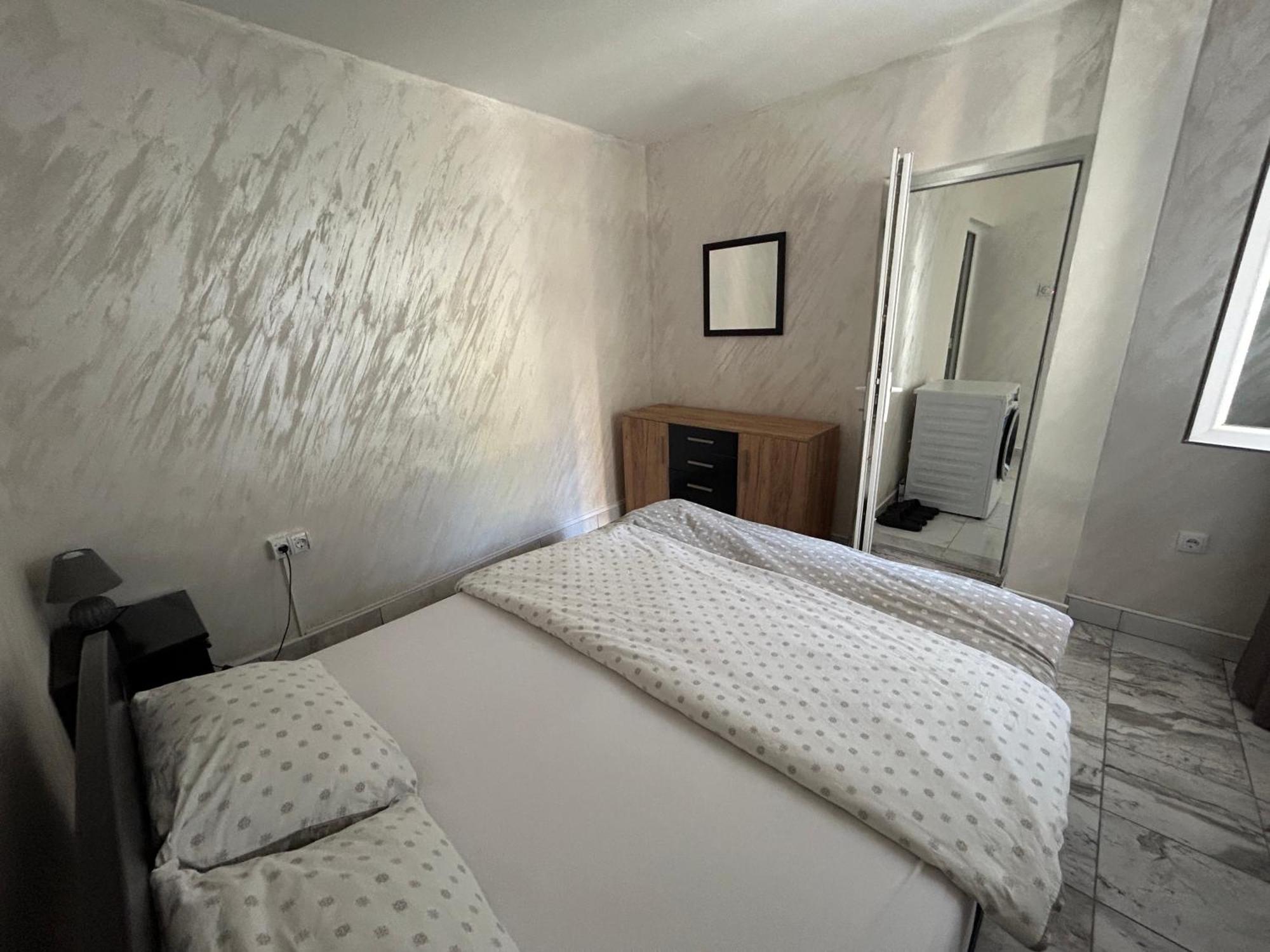 Sweet White In City Belgrado Buitenkant foto